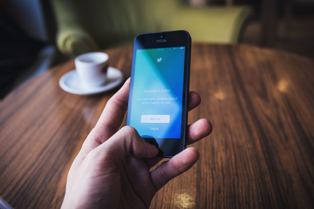How To Use Twitter: The Definitive Guide for New Businesses